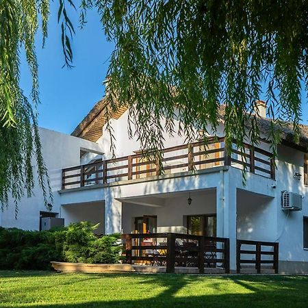 Califarul Alb Hotell Chilia Veche Exteriör bild