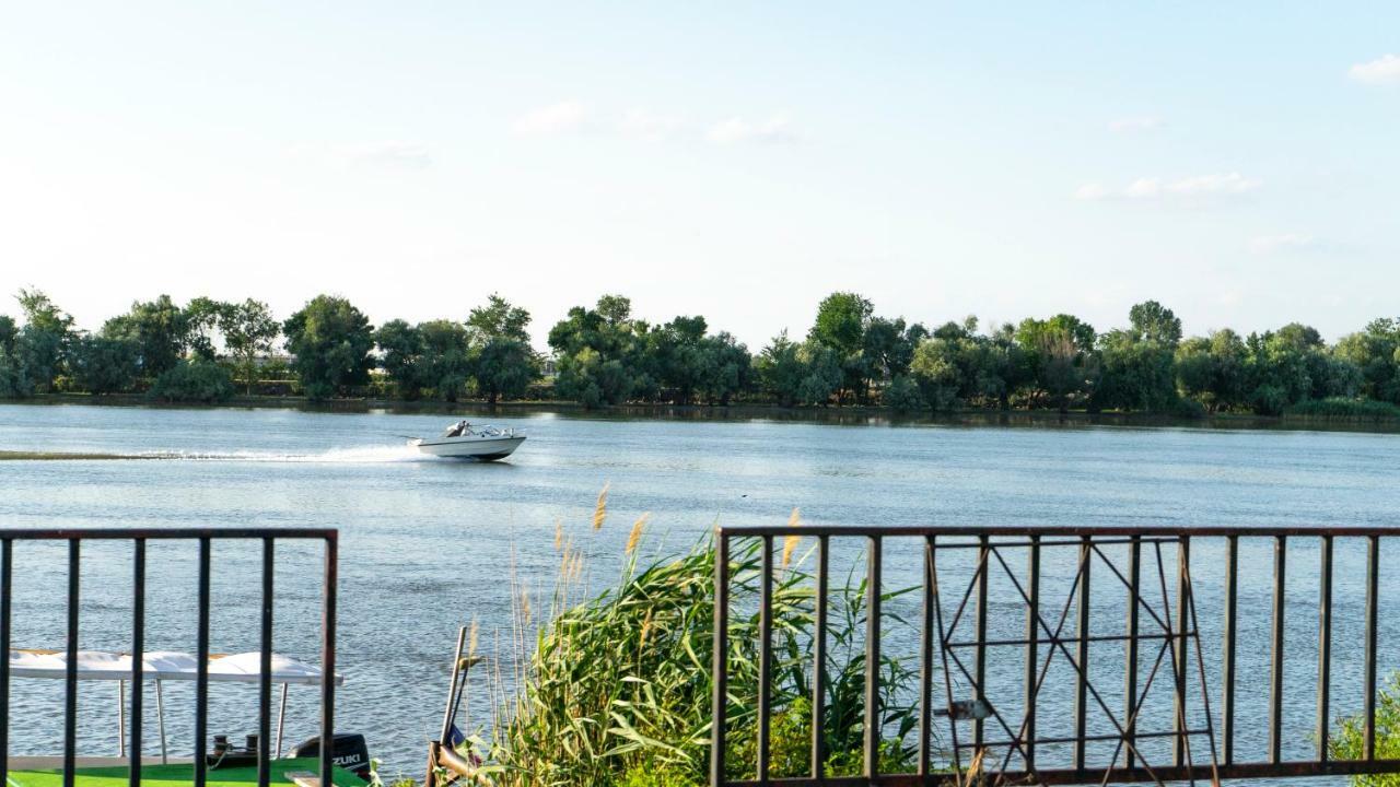 Califarul Alb Hotell Chilia Veche Exteriör bild
