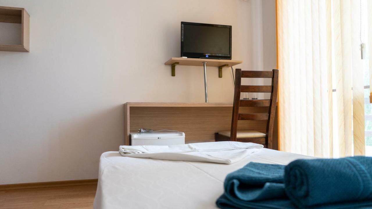 Califarul Alb Hotell Chilia Veche Exteriör bild