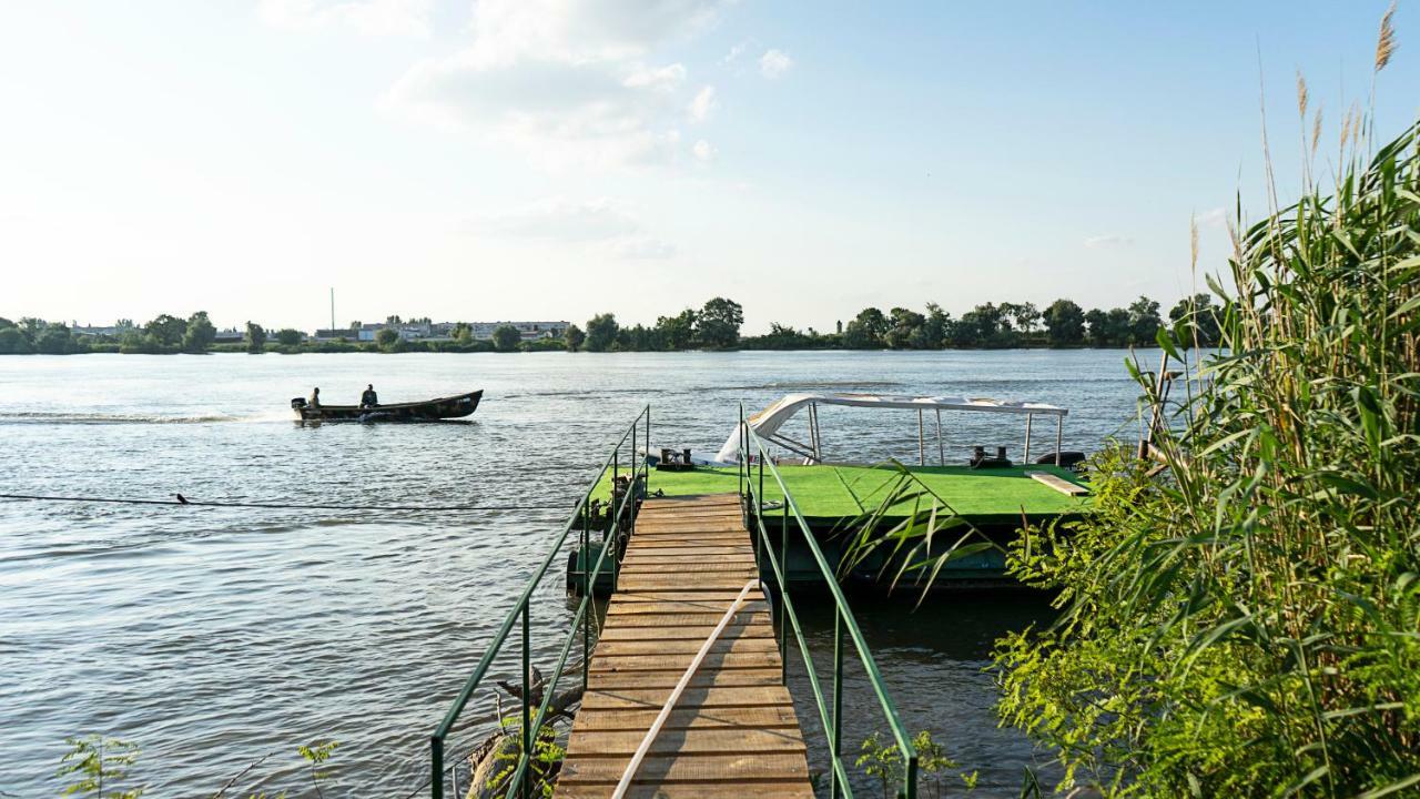 Califarul Alb Hotell Chilia Veche Exteriör bild