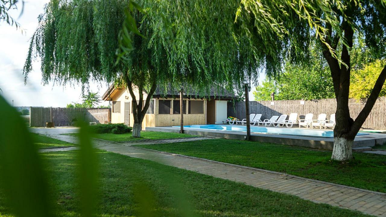 Califarul Alb Hotell Chilia Veche Exteriör bild