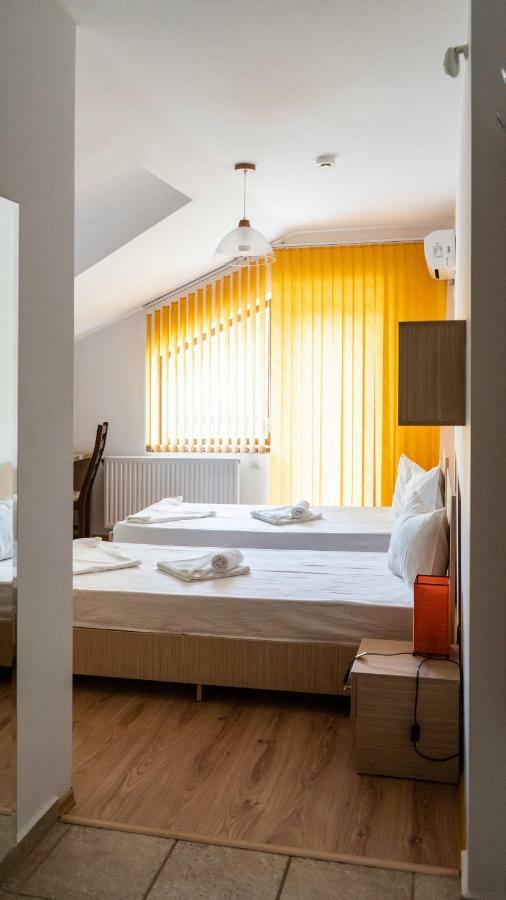 Califarul Alb Hotell Chilia Veche Exteriör bild