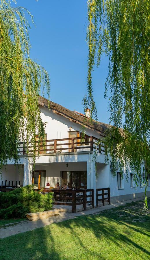 Califarul Alb Hotell Chilia Veche Exteriör bild